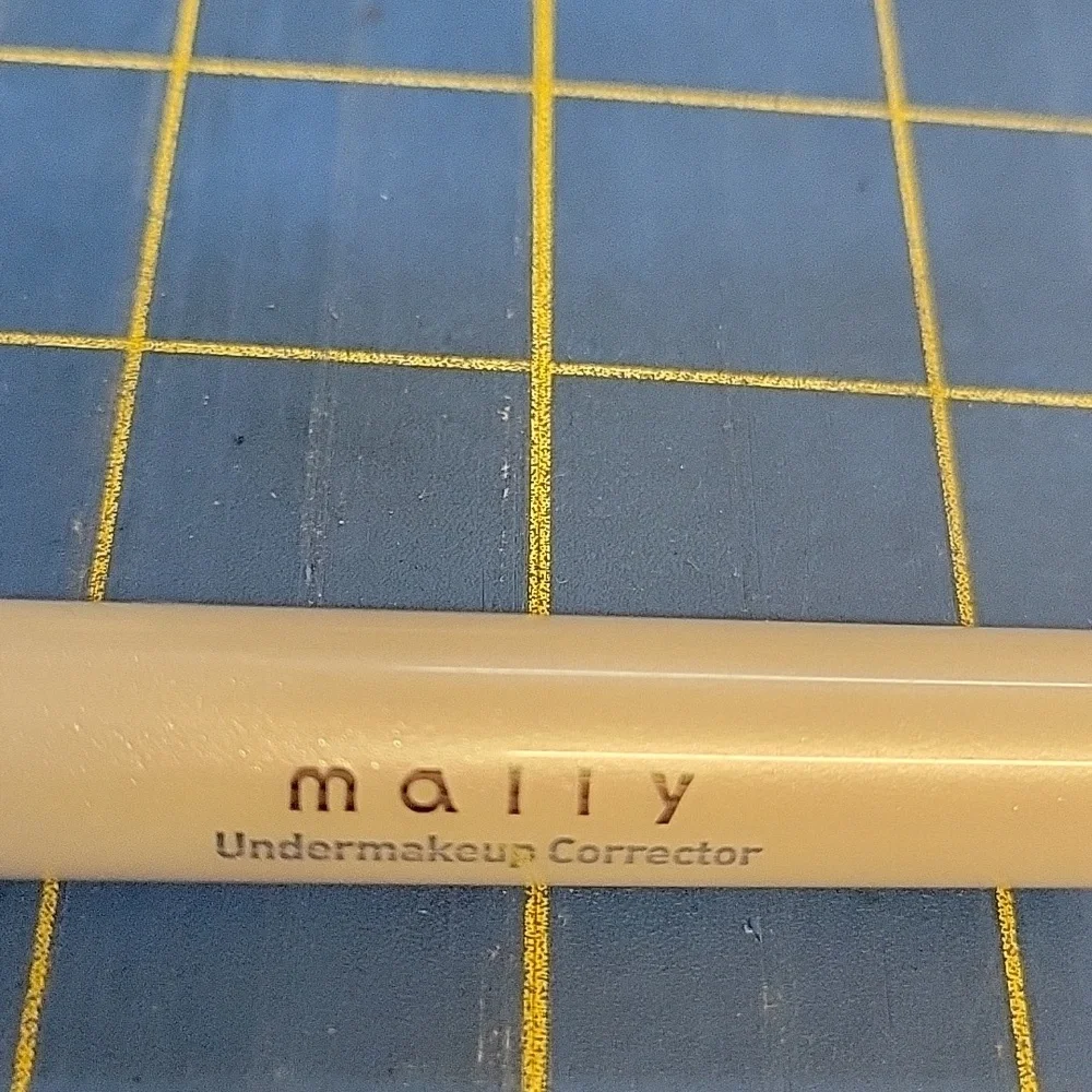 Mally Undermakeup Corrector Peach Light New